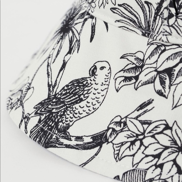 H&M BUCKET HAT - Picture 2 of 2